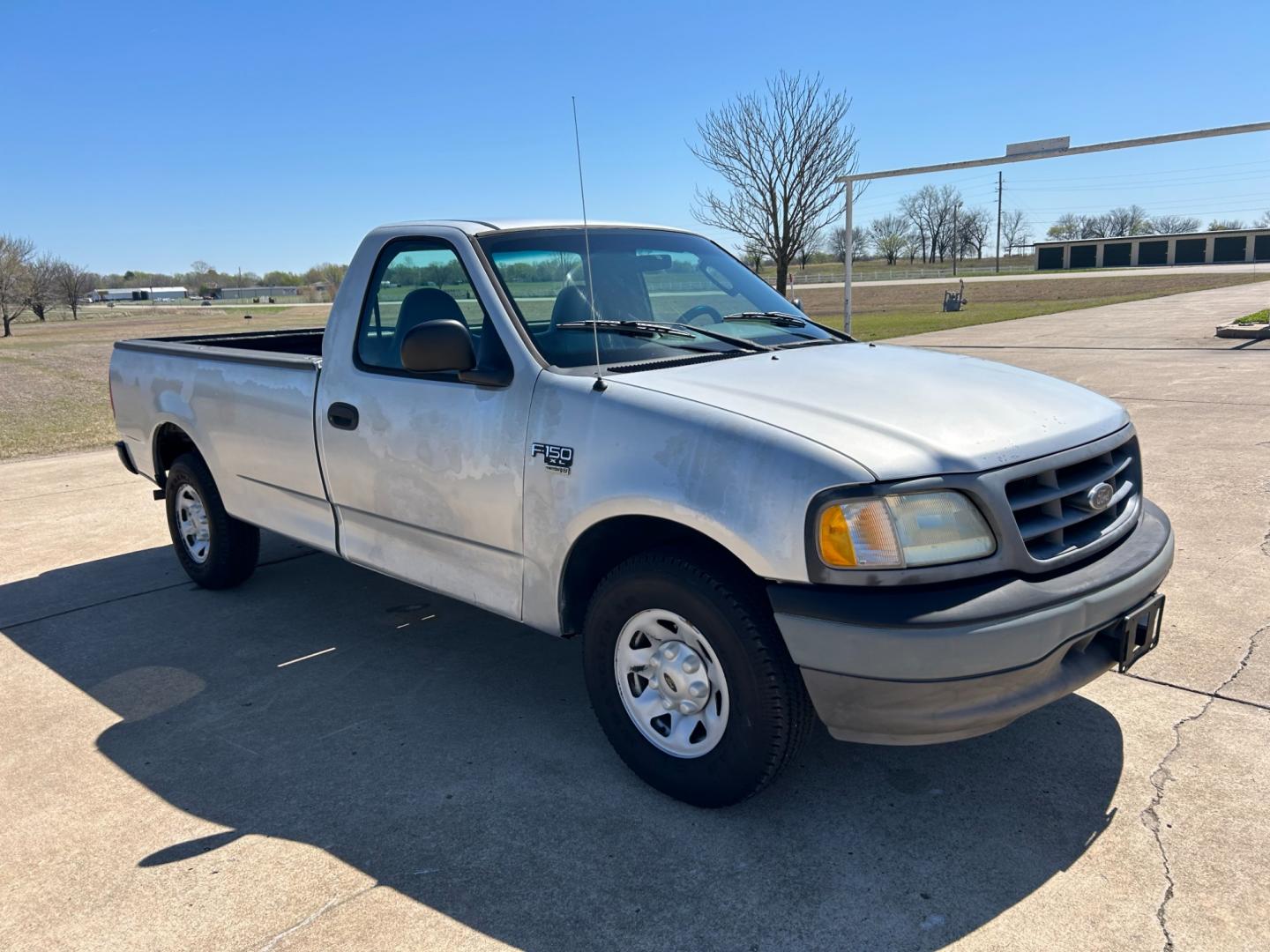 2003 GRAY /Gray Ford F-150 XL Long Bed 2WD (2FTPF17Z43C) with an 5.4L V8 SOHC 16V engine, AUTOMATIC transmission, located at 17760 Hwy 62, Morris, OK, 74445, (918) 733-4887, 35.609104, -95.877060 - 2003 FORD F-150 HAS THE 5.4 TRITON ENGINE AND IS 2WD. THIS TRUCK HAS MANUAL SEATS, MANUAL WINDOWS, MANUAL LOCKS, AMFM STEREO, CASSETTE PLAYER, BEDCOVER, ONLY 48,847 ACTUAL MILES!! CLEAN TITLE AND FREE CARFAX REPORT GOODYEAR 245/75R16 TIRES ***DOES HAVE SOME RUST AND PAINT DAMAGE AS SHOWN IN THE PI - Photo#2